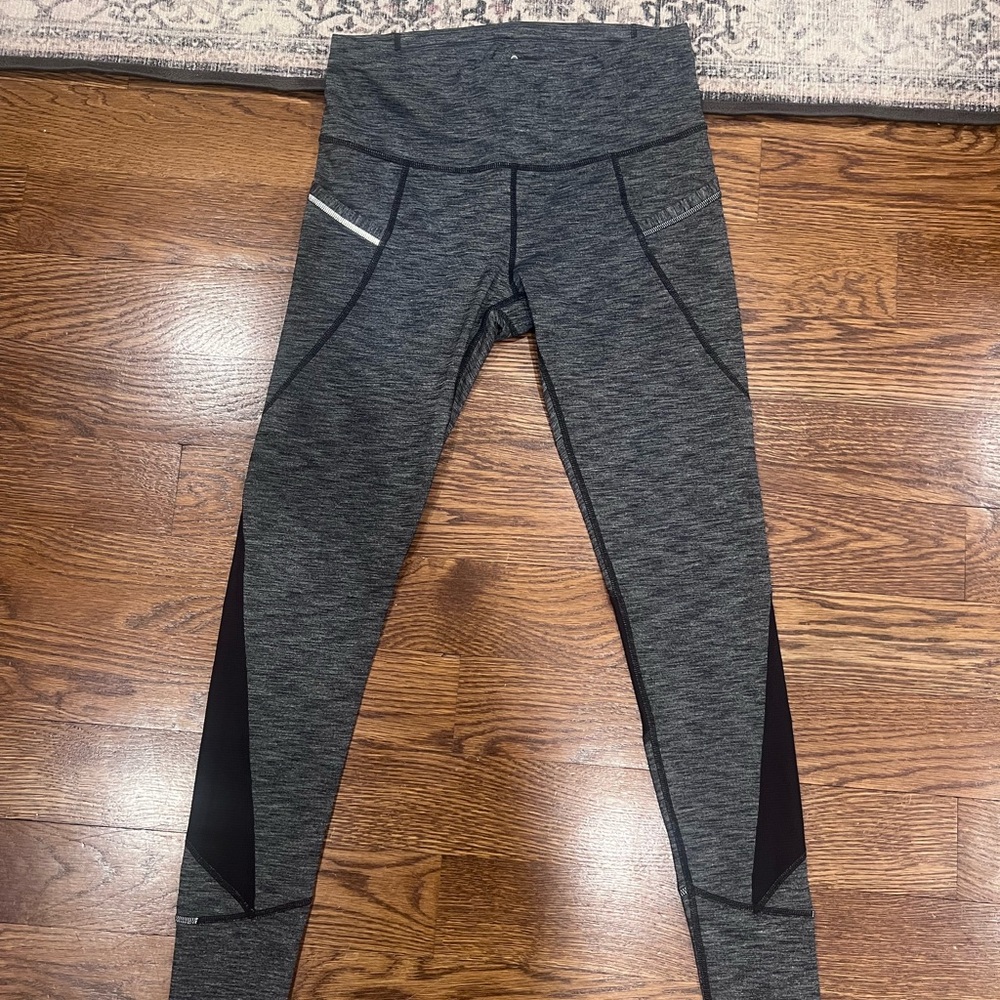 Woman's Athleta Leggings (Size Small)